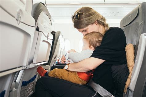 2 aylık bebek uçak yolculuğu yapabilir mi